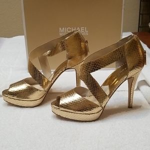Michael Kors Ariel platform pump